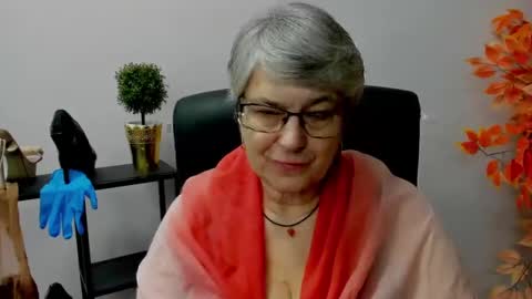 Snapshot of iris_xdesire chatting on 02-10-25, 11:15 I R I S online show from 02-10-25, 11:15