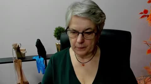 Snapshot of iris_xdesire chatting on 02-14-25, 11:31 I R I S online show from 02-14-25, 11:31