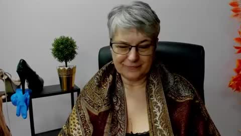 Snapshot of iris_xdesire chatting on 02-18-25, 10:49 I R I S online show from 02-18-25, 10:49