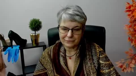 Snapshot of iris_xdesire chatting on 02-20-25, 12:04 I R I S online show from 02-20-25, 12:04