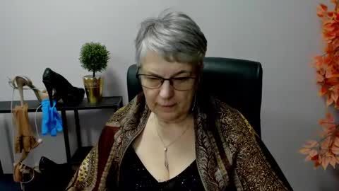 Snapshot of iris_xdesire chatting on 02-21-25, 01:33 I R I S online show from 02-21-25, 01:33