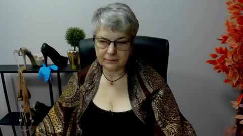Snapshot of iris_xdesire chatting on 02-24-25, 07:11 I R I S online show from 02-24-25, 07:11