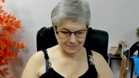 Snapshot of iris_xdesire chatting on 09-15-25, 06:24 I R I S online show from 09-15-25, 06:24