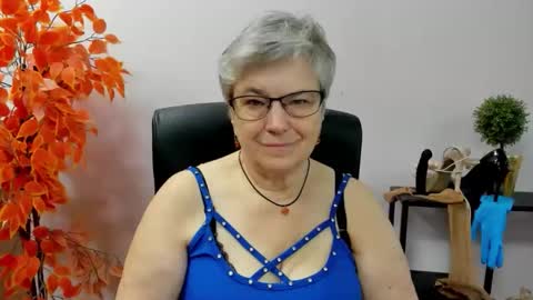 Snapshot of iris_xdesire chatting on 09-24-25, 07:12 I R I S online show from 09-24-25, 07:12