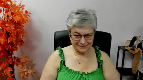 Snapshot of iris_xdesire chatting on 10-17-25, 07:33 I R I S online show from 10-17-25, 07:33