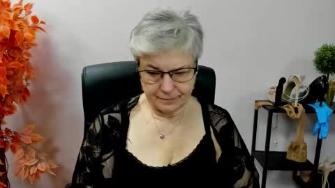 Snapshot of iris_xdesire chatting on 10-28-25, 07:23 I R I S online show from 10-28-25, 07:23