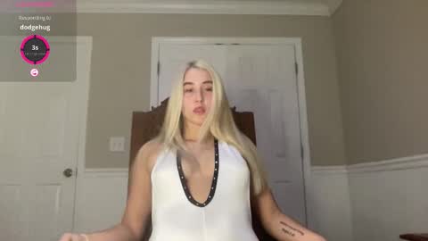 Snapshot of irispink1 chatting on 10-22-25, 12:33 Irispink1 online show from 10-22-25, 12:33