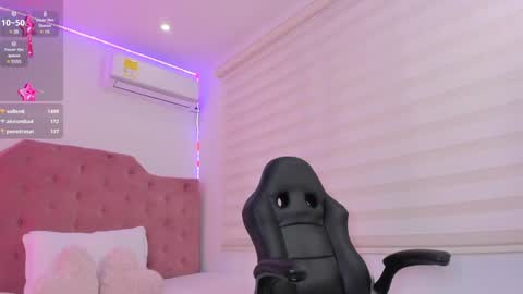 Snapshot of isa__cute chatting on 12-30-24, 10:10 ISA online show from 12-30-24, 10:10