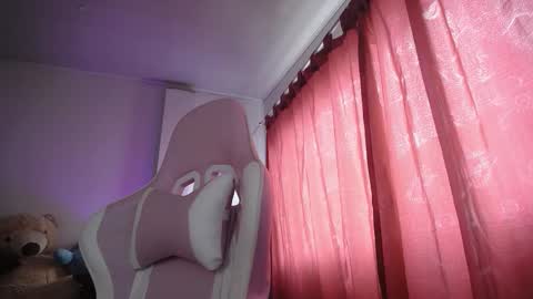 Isabella  online show from 11-19-25, 03:23