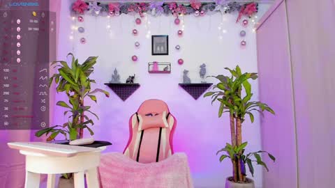 Snapshot of isa_greey chatting on 12-17-24, 12:01 isabella online show from 12-17-24, 12:01