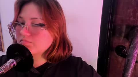 Snapshot of isa_grey_ chatting on 09-28-25, 09:14 Isa online show from 09-28-25, 09:14