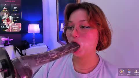 Snapshot of isa_grey_ chatting on 10-17-25, 10:34 Isa online show from 10-17-25, 10:34