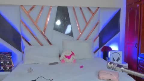 Snapshot of isa_kolins chatting on 02-25-26, 10:03 isa_kolins online show from 02-25-26, 10:03