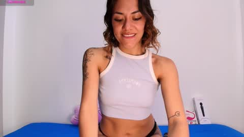 Isabella Laurentt  online show from 01-23-25, 02:07