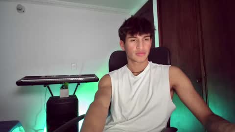 Snapshot of isaac__efx chatting on 01-05-25, 04:04 isaac online show from 01-05-25, 04:04