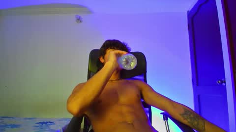 Snapshot of isaac__efx chatting on 10-16-25, 10:44 isaac online show from 10-16-25, 10:44