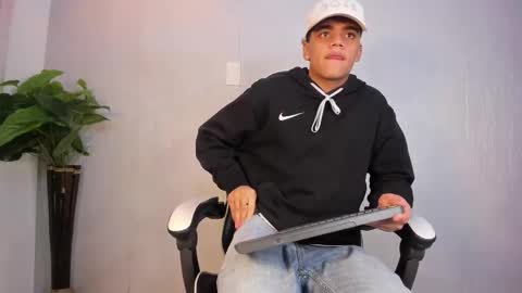 Isaac  online show from 01-10-26, 11:45