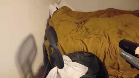 isaac online show from 12-21-25, 08:38