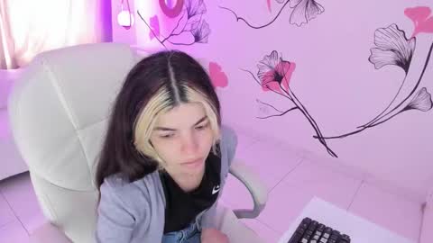 Snapshot of isabela_fiorelli chatting on 10-12-25, 01:21 isabela_fiorelli online show from 10-12-25, 01:21