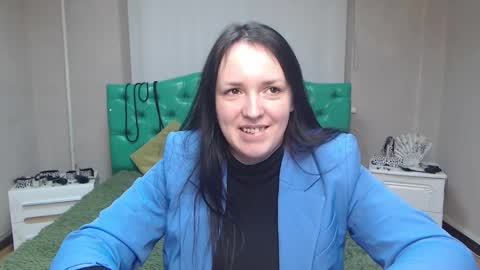 IsabelBlackberry online show from 12-15-24, 10:50