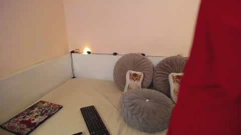 Snapshot of isabella__dark chatting on 12-18-24, 10:02    online show from 12-18-24, 10:02