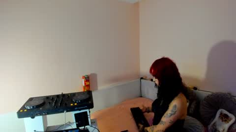 Snapshot of isabella__dark chatting on 12-27-24, 01:32    online show from 12-27-24, 01:32