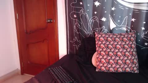 Snapshot of isabella__dark chatting on 01-14-25, 09:41    online show from 01-14-25, 09:41