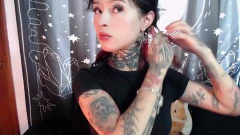 Snapshot of isabella__dark chatting on 01-20-25, 06:32    online show from 01-20-25, 06:32