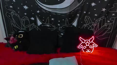 Snapshot of isabella__dark chatting on 02-12-25, 12:37    online show from 02-12-25, 12:37