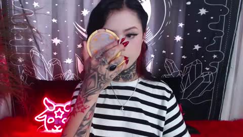Snapshot of isabella__dark chatting on 02-14-25, 07:33    online show from 02-14-25, 07:33
