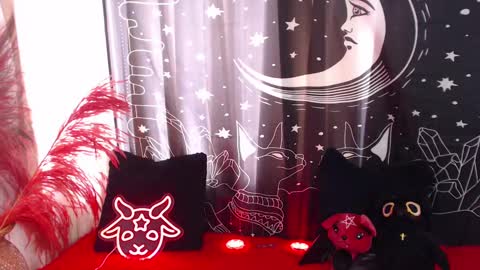 Snapshot of isabella__dark chatting on 02-21-25, 07:32    online show from 02-21-25, 07:32