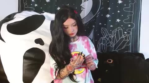 Snapshot of isabella__dark chatting on 10-20-25, 09:26    online show from 10-20-25, 09:26