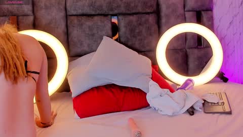 Isabella Arias online show from 01-24-25, 07:41