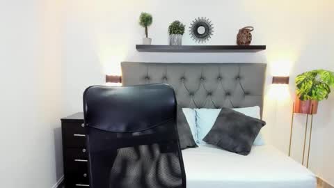 Snapshot of isabella_florez22 chatting on 02-27-25, 12:02 Isabel florez online show from 02-27-25, 12:02