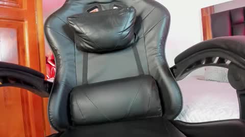 Snapshot of isabella_moon9 chatting on 02-20-26, 12:16 Isabella Moon9 online show from 02-20-26, 12:16