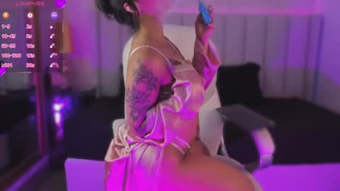 Isa  online show from 02-21-25, 09:11