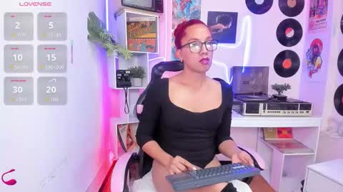 Snapshot of isabella_star_ chatting on 02-10-26, 11:58 Camila online show from 02-10-26, 11:58