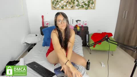 Snapshot of isabella_sweett_ chatting on 01-25-25, 04:45 Isabella online show from 01-25-25, 04:45