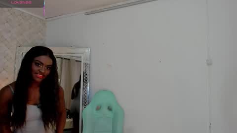 Snapshot of isabellabroms21 chatting on 09-12-25, 10:10    v online show from 09-12-25, 10:10