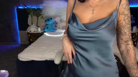 Marina online show from 10-18-25, 05:43