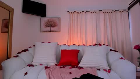 Snapshot of isabellalux_ chatting on 02-14-26, 01:08 ISABELLA online show from 02-14-26, 01:08