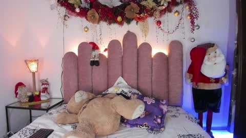 Snapshot of isabellas_smith chatting on 12-15-24, 01:57 Martina IG martissmith01 online show from 12-15-24, 01:57