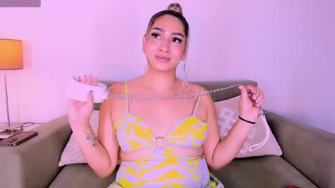 Snapshot of isabellas_smith chatting on 02-12-25, 07:44 Martina IG martissmith01 online show from 02-12-25, 07:44