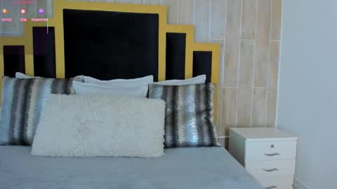 Snapshot of isabellasouza chatting on 12-04-25, 08:06 online show from 12-04-25, 08:06