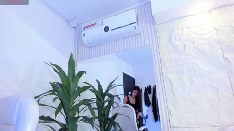 Isa  online show from 12-19-25, 04:30