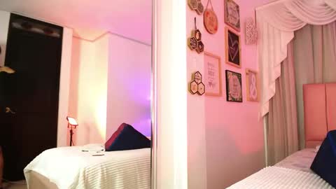 Snapshot of isabelledaza chatting on 12-05-25, 12:03 Isabelle Daza online show from 12-05-25, 12:03