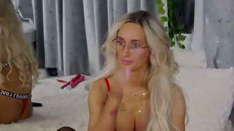 Snapshot of isabelleethan chatting on 11-14-25, 02:32 IsabelleEthan online show from 11-14-25, 02:32