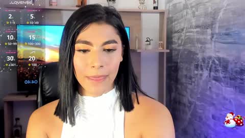Snapshot of isabellefoxx chatting on 01-24-25, 09:39 Isa online show from 01-24-25, 09:39