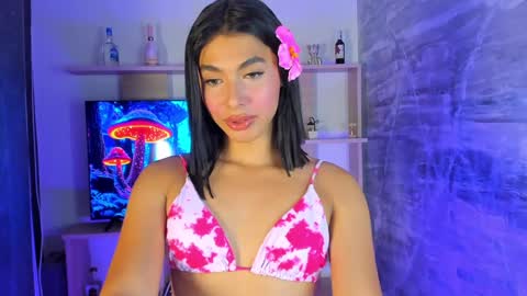Snapshot of isabellefoxx chatting on 01-28-25, 05:32 Isa online show from 01-28-25, 05:32