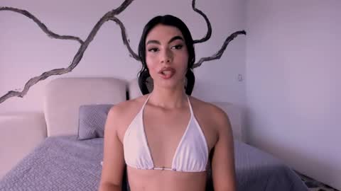 Snapshot of isabellefoxx chatting on 02-11-25, 09:03 Isa online show from 02-11-25, 09:03
